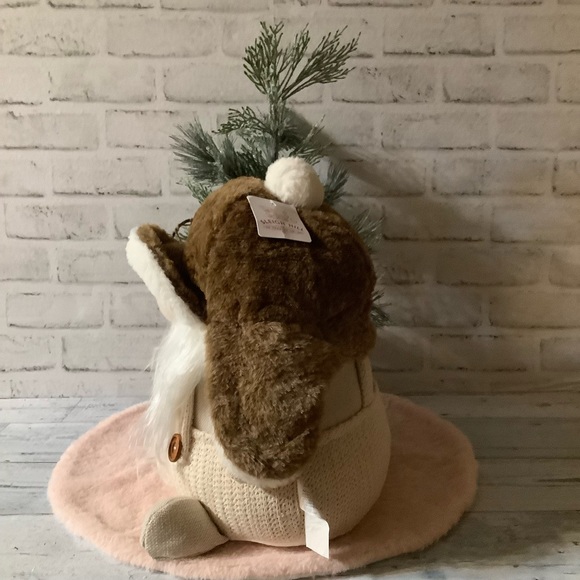 Sleigh Hill Trading Company Large Gnome With Snowshoe - Picture 2 of 6